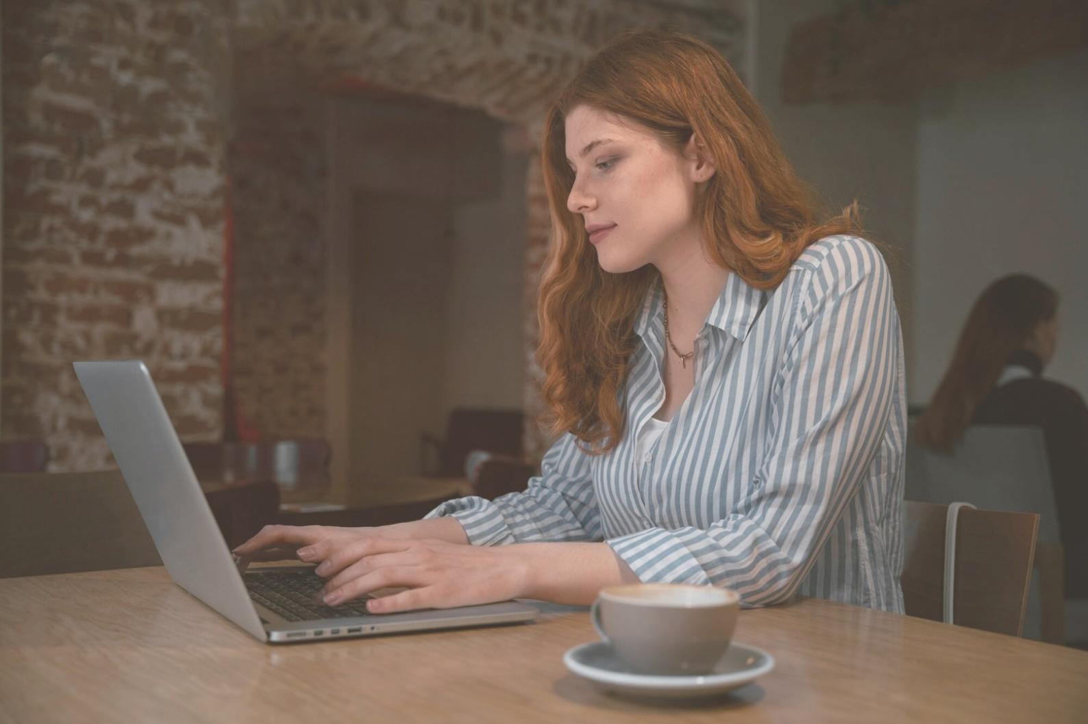 Moderne Arbeitsumgebung für Startup-Entwicklung